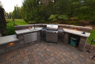 The Four Absolute Outdoor Kitchen Must-Haves and Fabulous Add-On